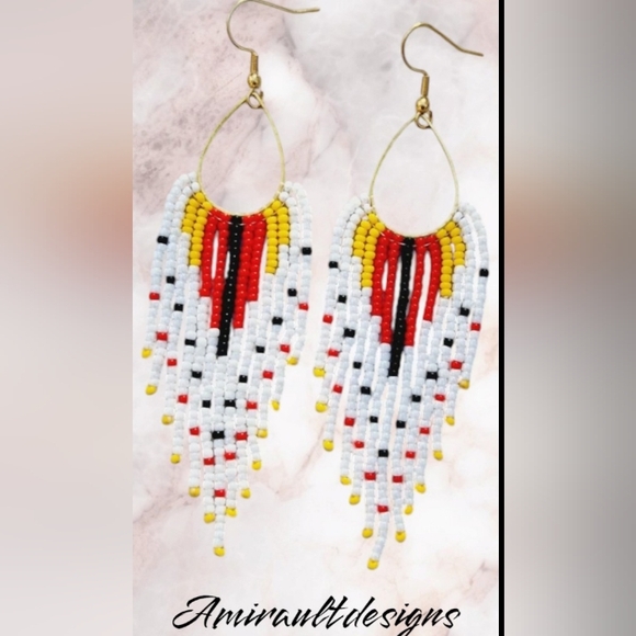 Beaded oval tassel Earrings - Picture 2 of 2